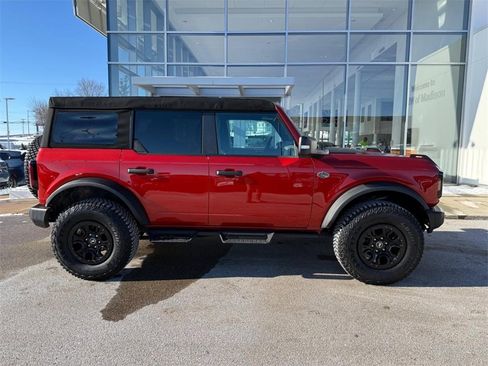 Used 2023 Ford Bronco Wildtrak image 2