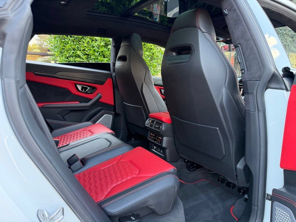 Used 2021 Lamborghini Urus AWD/4WD image 39