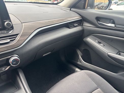 Used 2025 Nissan Altima 2.5 SV FWD image 34
