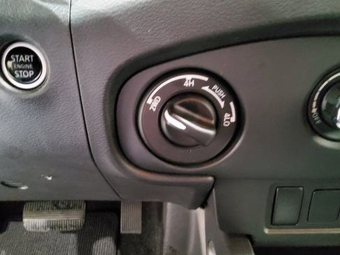 Used 2023 Nissan Frontier SV w/ Tow Package image 30