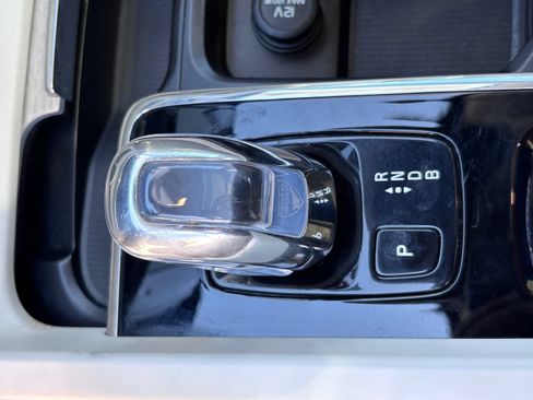 Used 2018 Volvo XC60 T8 Inscription AWD/4WD image 32