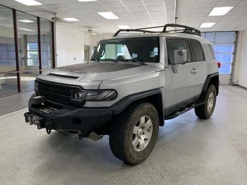 Used 2007 Toyota FJ Cruiser 4WD w/ Upgrade Pkg 2 image 2