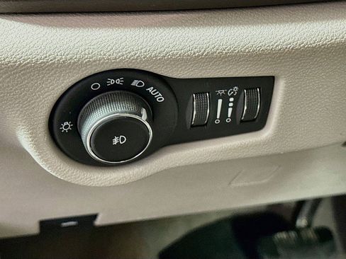 Used 2017 Chrysler Pacifica Touring-L Plus FWD image 10