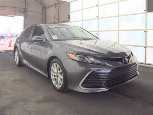 Used 2023 Toyota Camry LE image 4