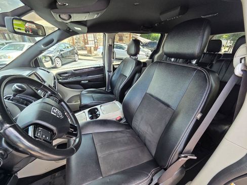 Used 2019 Dodge Grand Caravan SXT FWD image 13