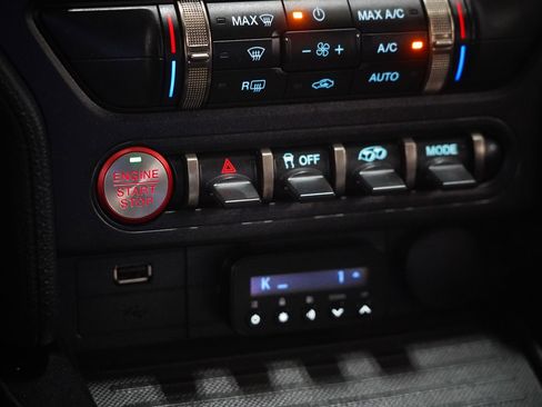 Used 2021 Ford Mustang Shelby GT500 w/ Carbon Fiber Track Pack image 28