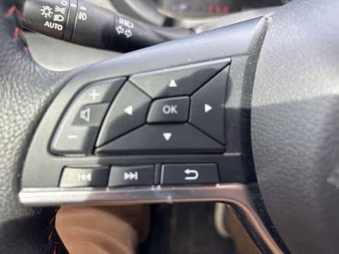 Used 2024 Nissan Kicks SR image 12