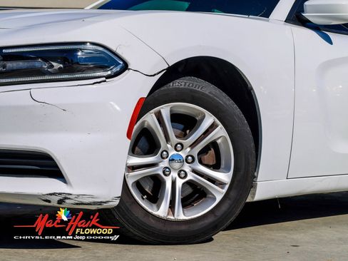 Used 2019 Dodge Charger SXT image 2