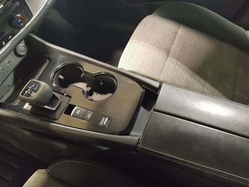 Used 2022 Nissan Rogue SV FWD image 26