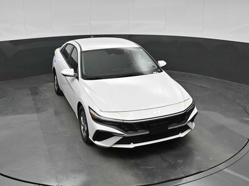 New 2026 Hyundai Elantra SE FWD image 25