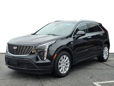 Certified 2022 Cadillac XT4 Luxury w/ Cold Weather Package image 1