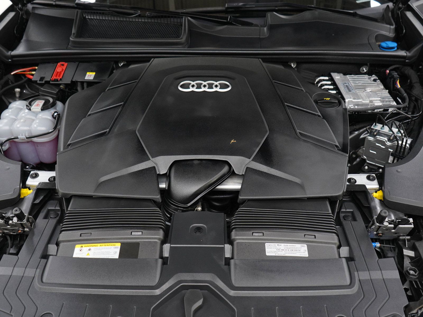 Used 2025 Audi Q8 Premium w/ Convenience Package AWD/4WD image 37