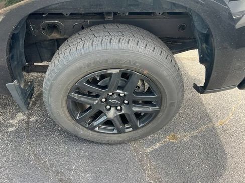 Used 2023 Chevrolet Silverado 1500 RST AWD/4WD image 15