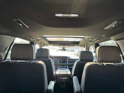 Used 2022 GMC Yukon Denali w/ Denali Premium Package image 34