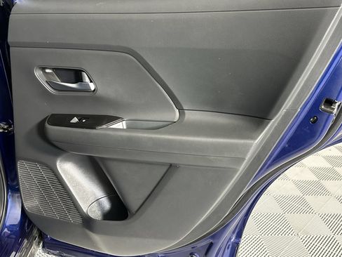 Certified 2025 Nissan Kicks SV FWD image 32