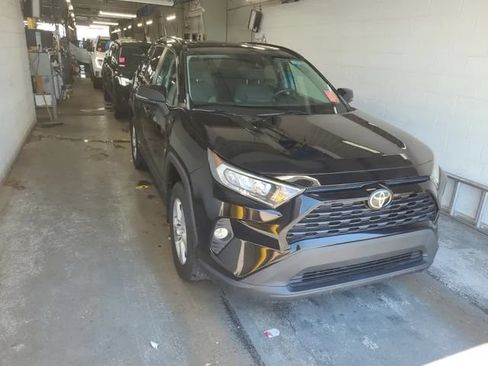 Used 2021 Toyota RAV4 XLE w/ Convenience Package AWD/4WD image 4