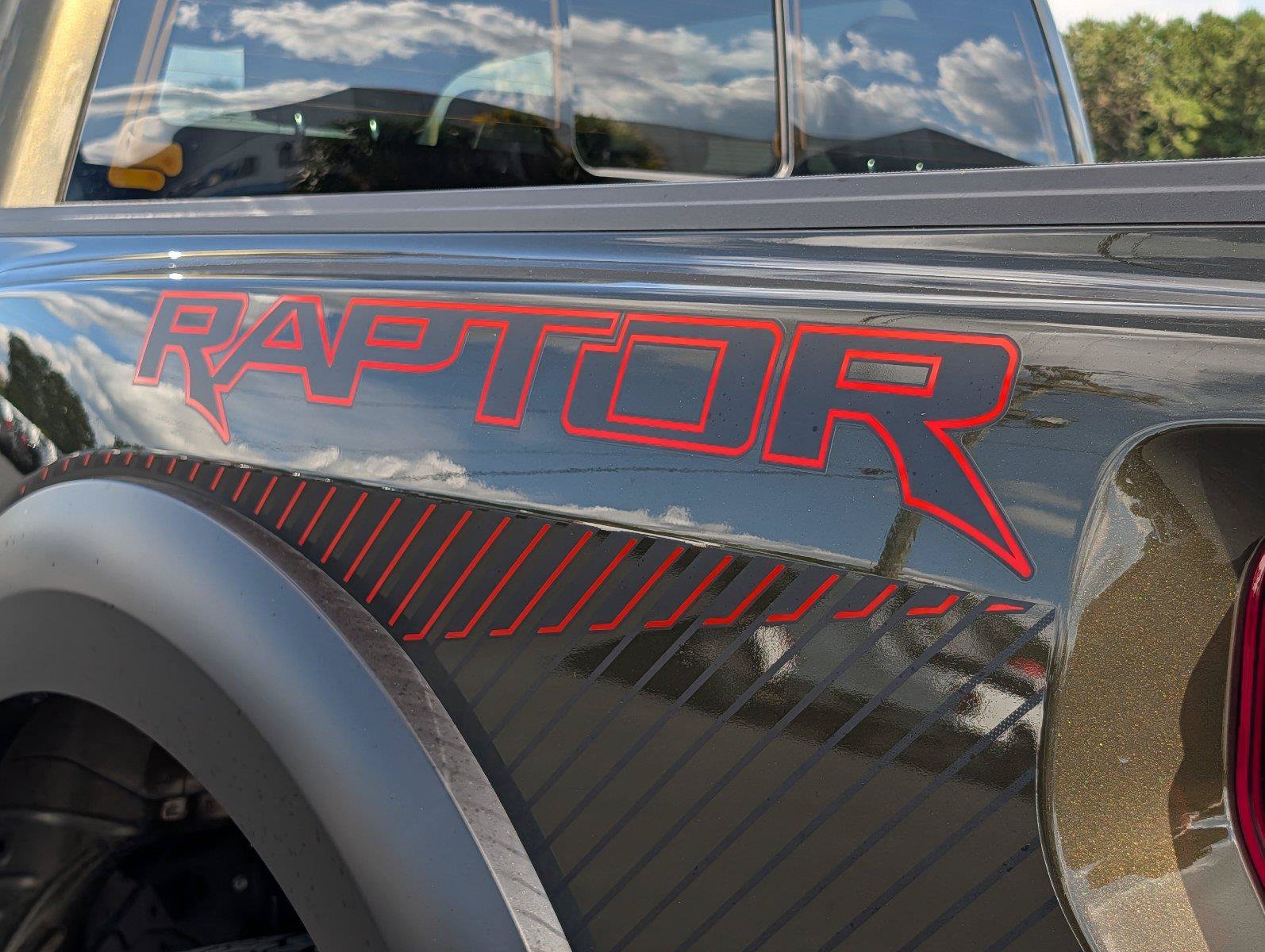 Used 2025 Ford F150 Raptor AWD/4WD image 36