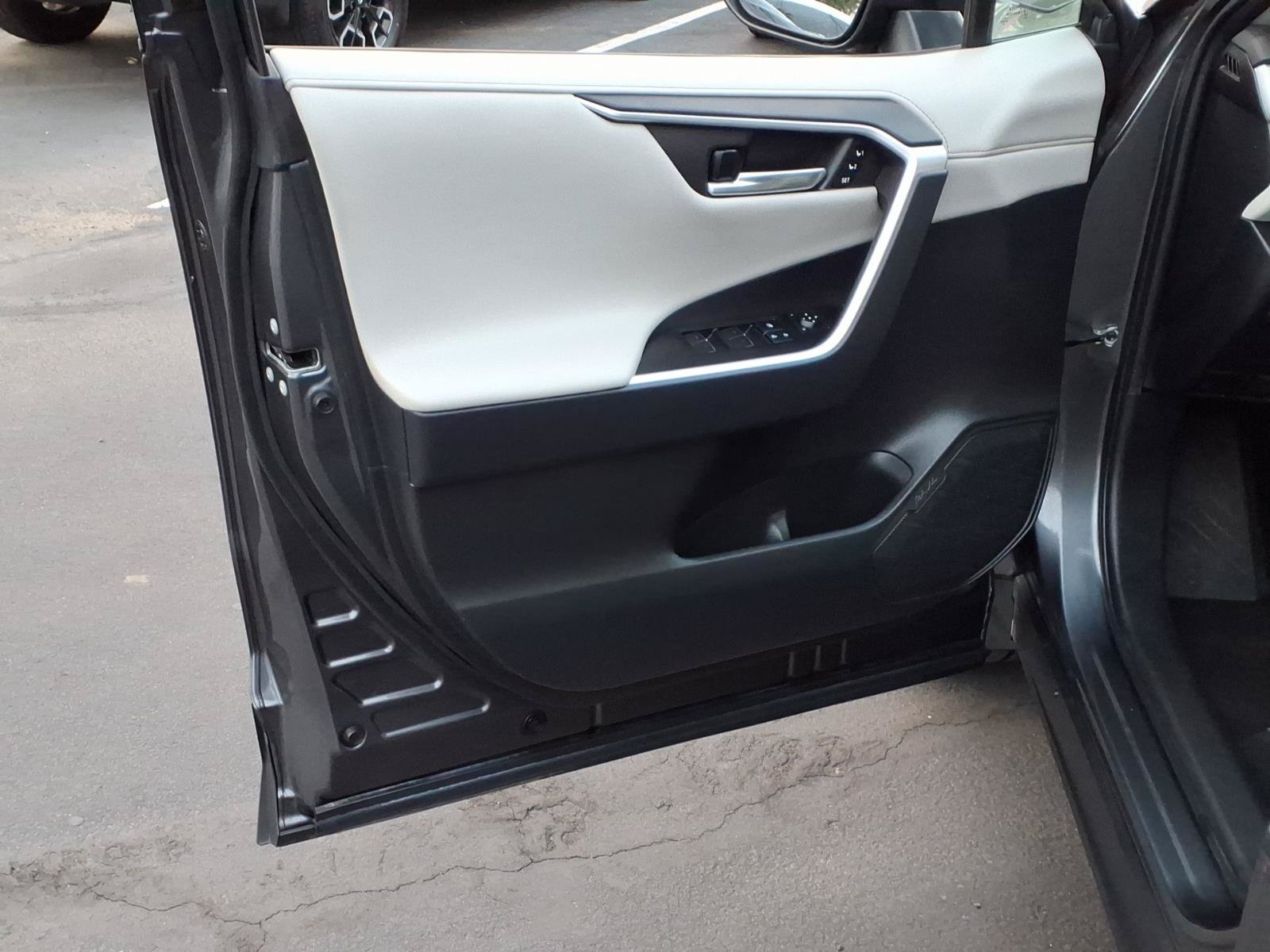 Certified 2022 Toyota RAV4 Limited FWD image 13
