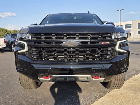 Used 2023 Chevrolet Suburban Z71 w/ Luxury Package AWD/4WD image 2