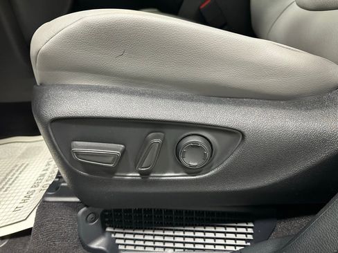 Used 2025 Toyota Sienna XLE image 13