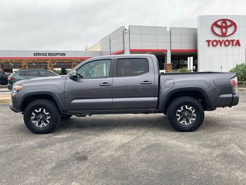 Used 2021 Toyota Tacoma TRD Off-Road w/ Technology Package AWD/4WD image 8