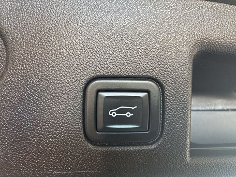 Used 2024 Chevrolet Equinox LT w/ Driver Convenience Package AWD/4WD image 12