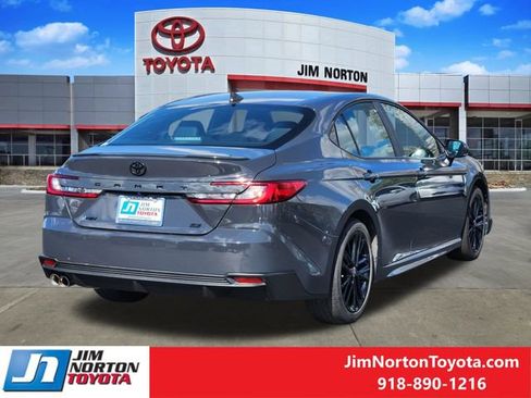 Used 2025 Toyota Camry SE image 6