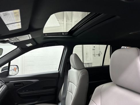 Used 2025 Honda Passport EX-L image 33