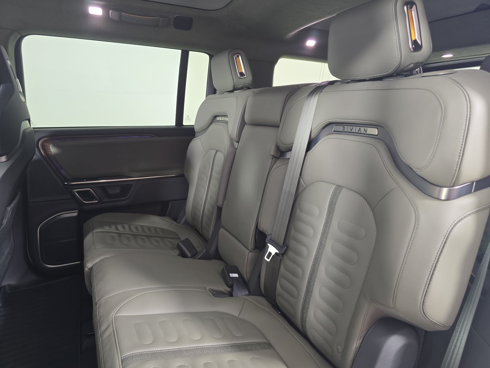 Used 2022 Rivian R1S Launch Edition Quad AWD/4WD image 22