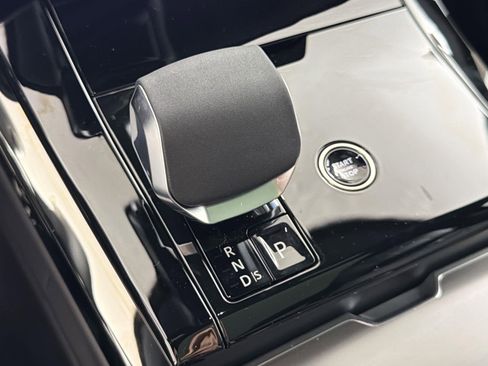 New 2025 Land Rover Range Rover Sport SE image 15