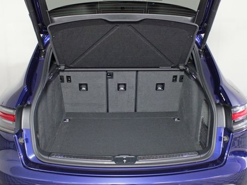 Certified 2025 Porsche Macan image 13