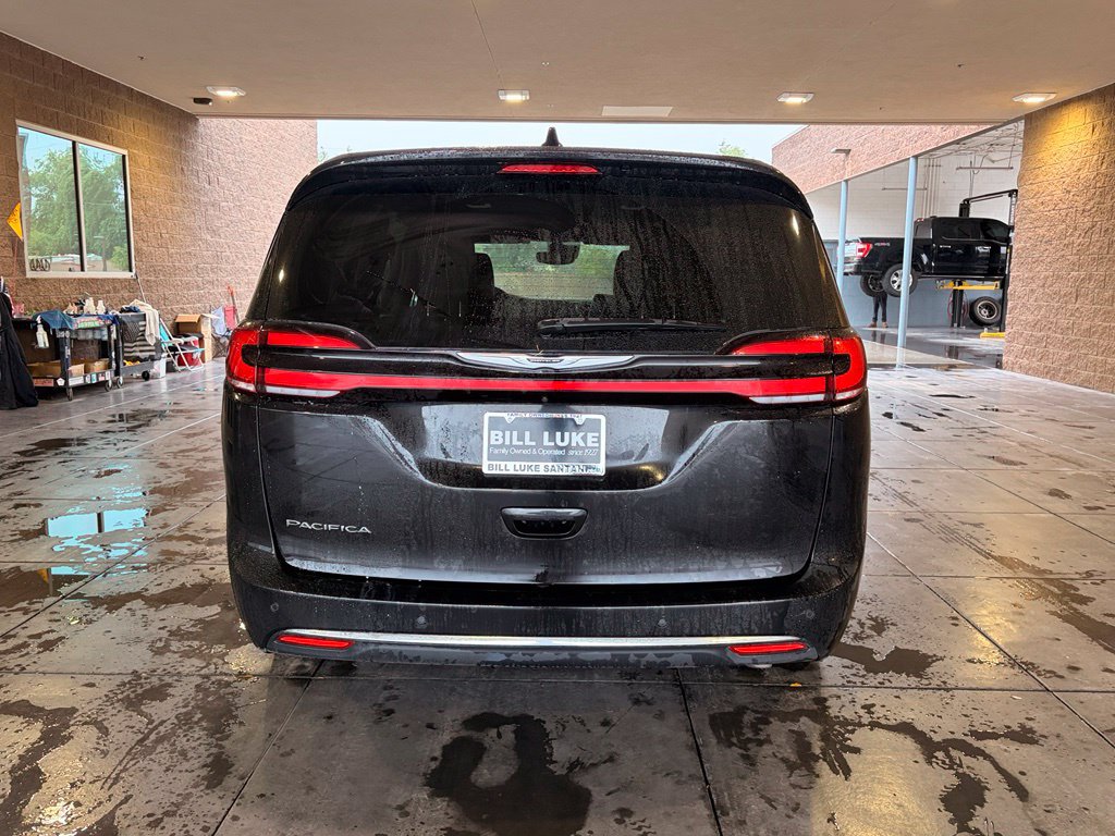 Used 2025 Chrysler Pacifica Select FWD image 8