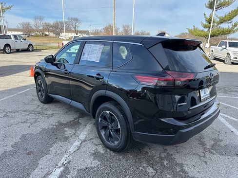 Used 2024 Nissan Rogue SV image 23