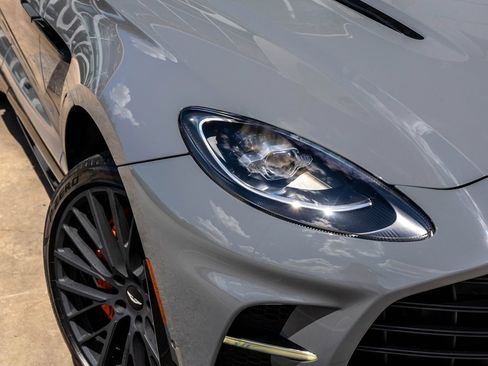 Used 2023 Aston Martin DBX 707 AWD/4WD image 2