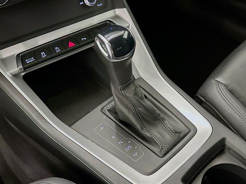 Used 2025 Audi Q3 2.0T Premium image 24