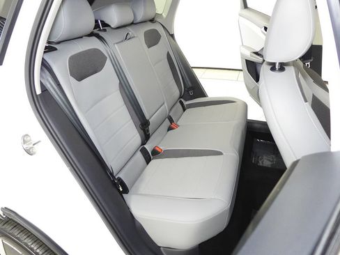 Used 2023 Volkswagen Taos SE w/ Panoramic Sunroof Package FWD image 20