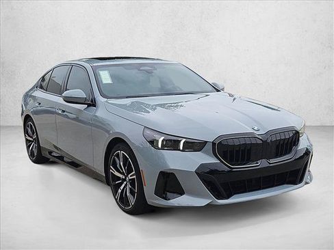 Used 2026 BMW 530i xDrive w/ M Sport Package AWD/4WD image 2