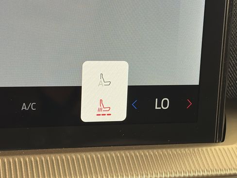 Used 2025 Ford Explorer Active image 27