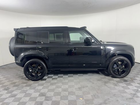 New 2026 Land Rover Defender 110 X-Dynamic SE image 32