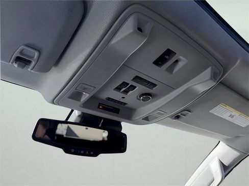 Used 2020 Chevrolet Suburban Premier image 25