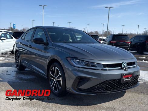 Used 2025 Volkswagen Jetta Sport image 1