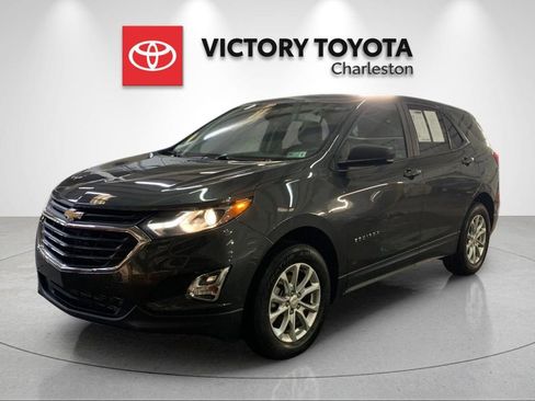 Used 2021 Chevrolet Equinox LS w/ LS Convenience Package AWD/4WD image 1
