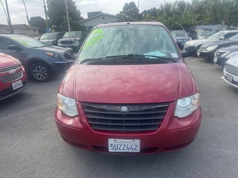 Used 2006 Chrysler Town & Country LX w/ Popular Equipment Group II FWD image 3