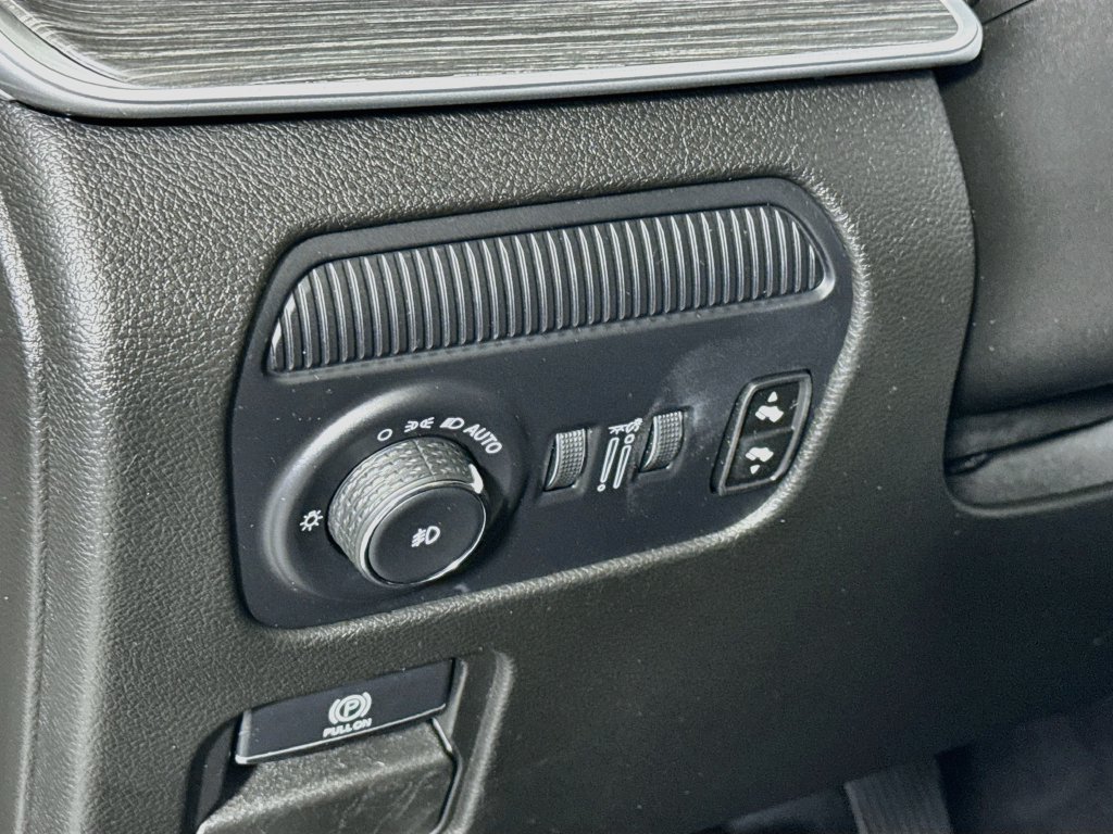 Used 2024 Jeep Wagoneer Series III AWD/4WD image 10