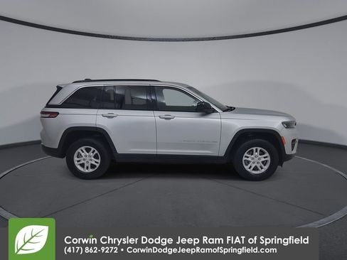 Certified 2025 Jeep Grand Cherokee Laredo w/ Luxury Tech Group I AWD/4WD image 17