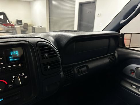 Used 1998 Chevrolet Silverado 1500 4x4 Extended Cab w/ Preferred Equipment Group 2 image 47