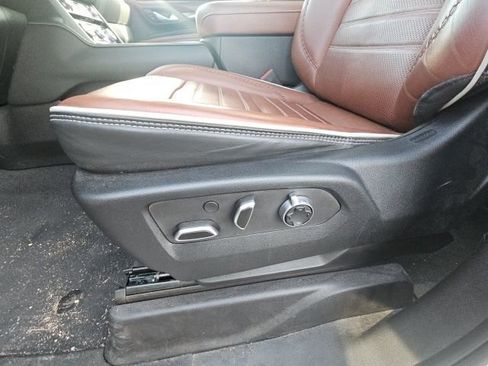 Used 2023 GMC Yukon Denali Ultimate image 7