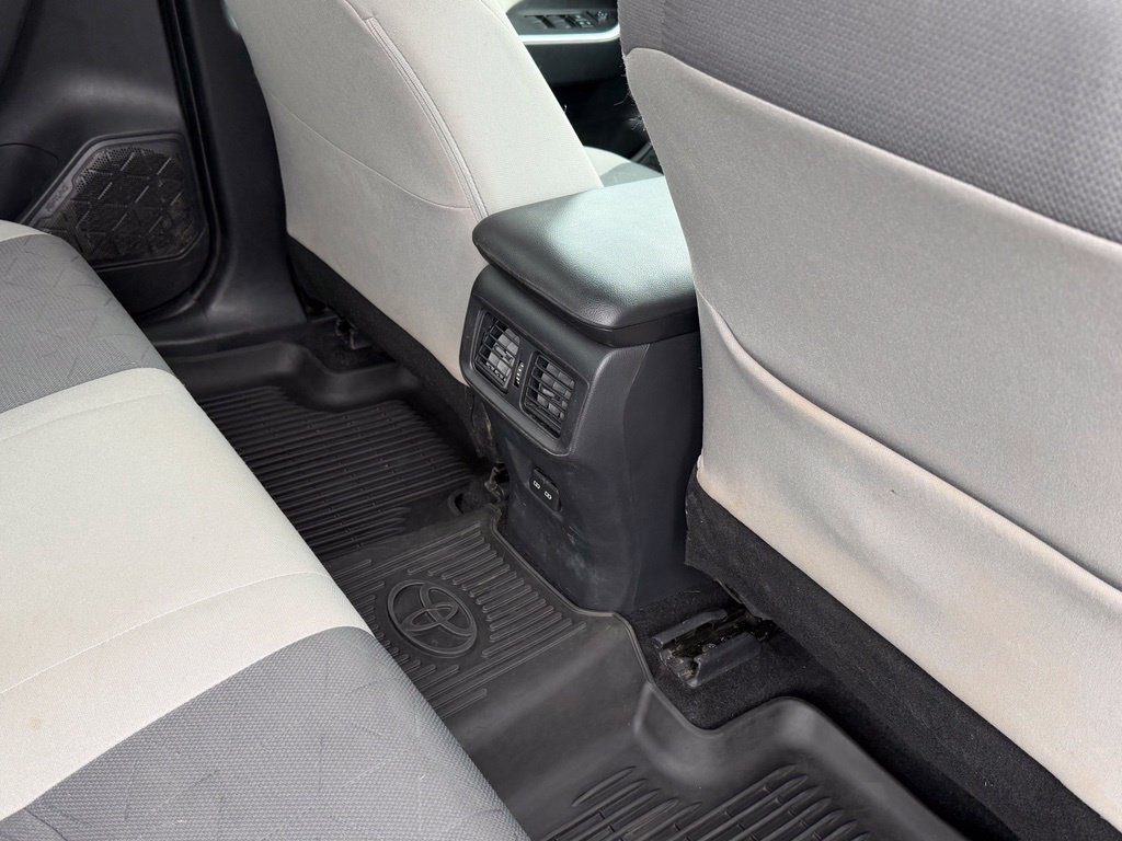 Used 2022 Toyota RAV4 XLE AWD/4WD image 41