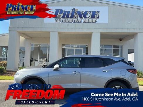 Used 2025 Chevrolet Blazer LT FWD image 1