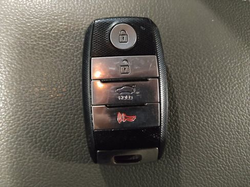 Used 2017 Kia Forte EX FWD image 32